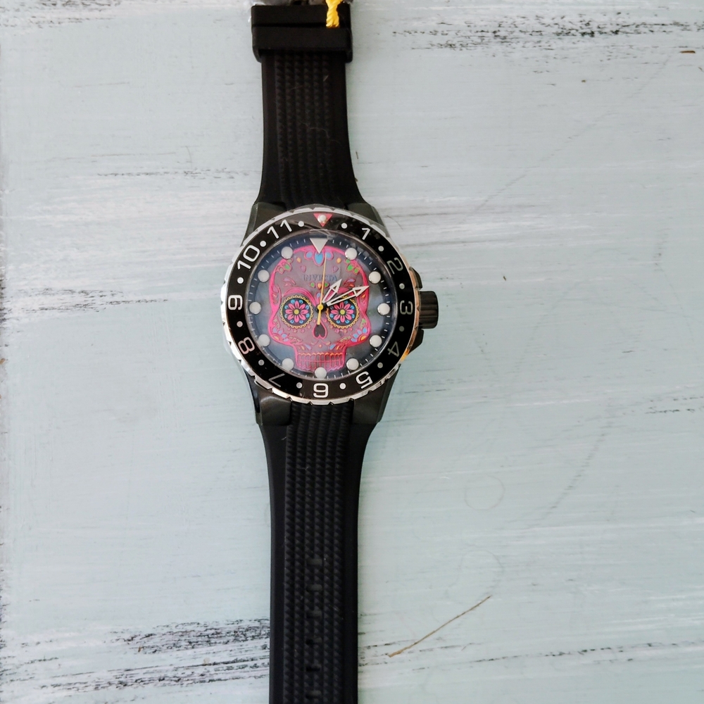 Invicta Skull Design Watch - Picture 5 of 6